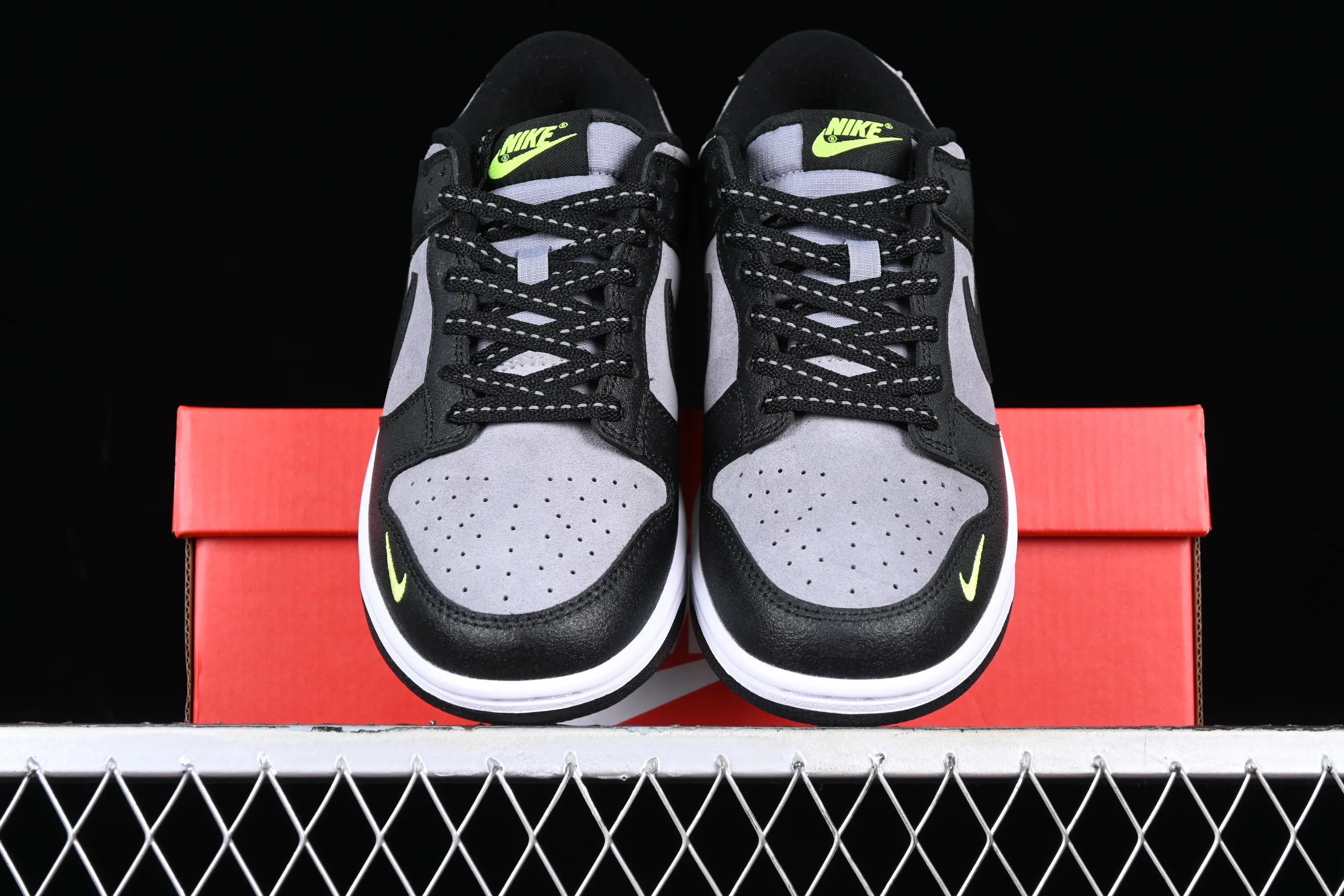 All categories Nk SB Dunk series Nk SB Dunk Low low-top sneakers Nk Dunk Low fluorescent green black gray small hook SB retro low-top sneakers FQ2205-001